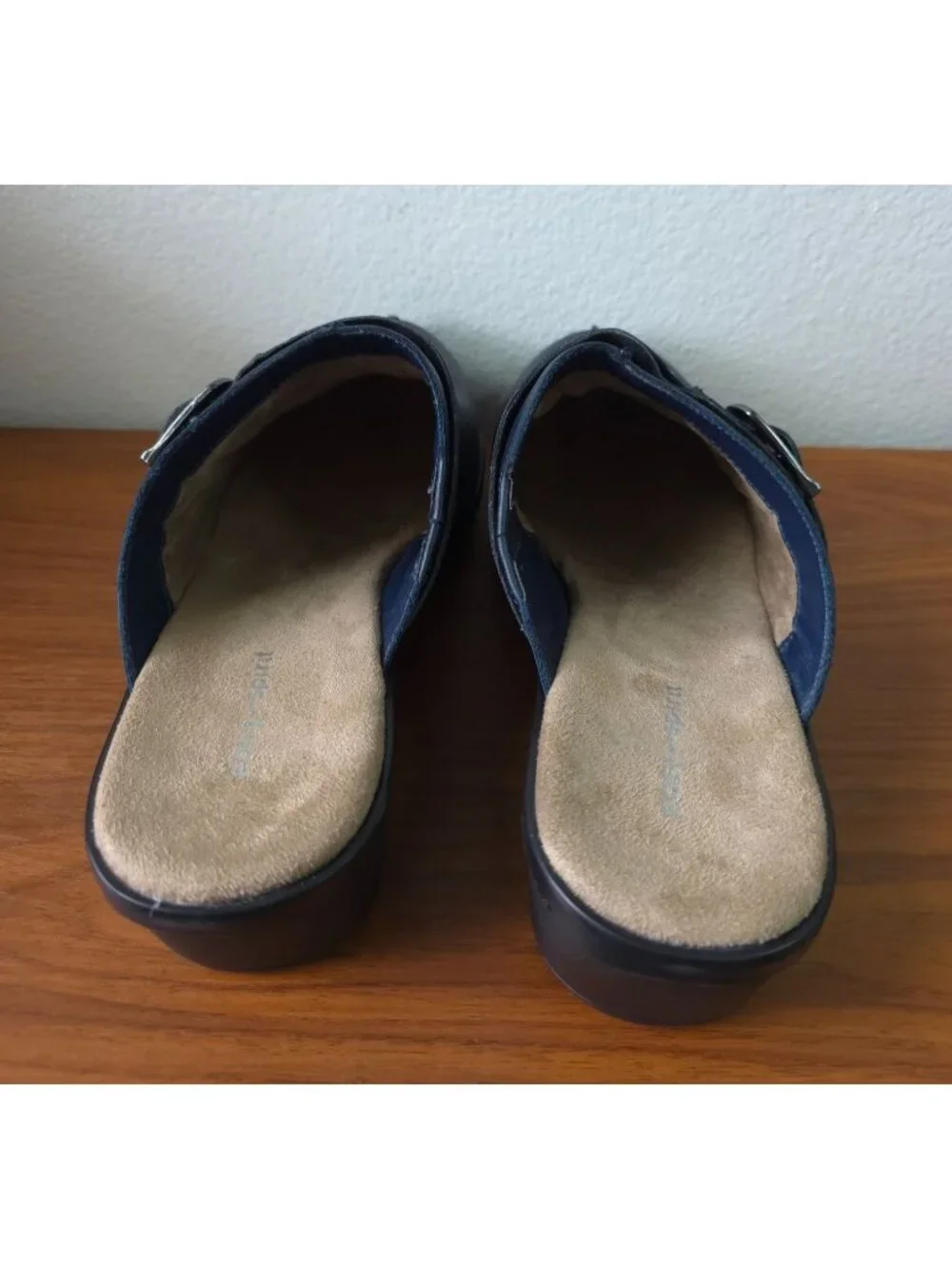 Easy Spirit PINE Navy Blue Leather Buckle Slip-On Clogs Mules Womens Sz 9.5 WW - Picture 3 of 8